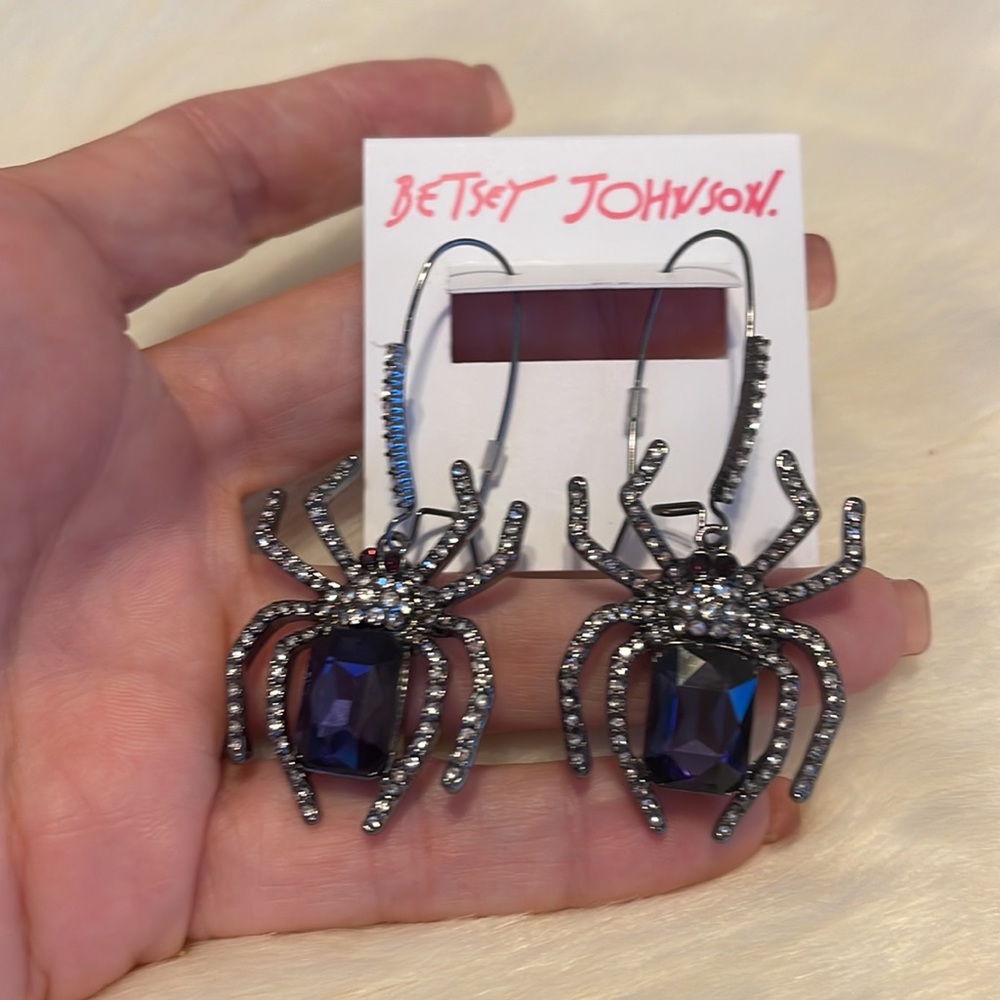 NWT Betsey Johnson Spider Drop Earrings Purple belly stone with crystal accents - Picture 3 of 7
